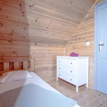 Lodge Letniskowe Modrzew Rewal