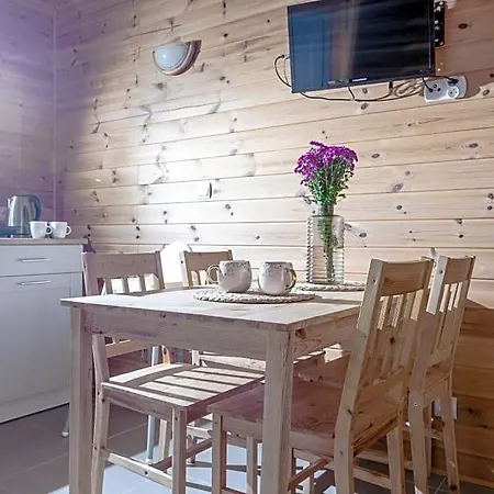Letniskowe Modrzew 山林小屋 *