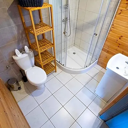 Letniskowe Modrzew 山林小屋 *