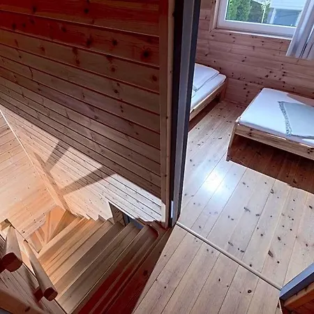 Letniskowe Modrzew 山林小屋