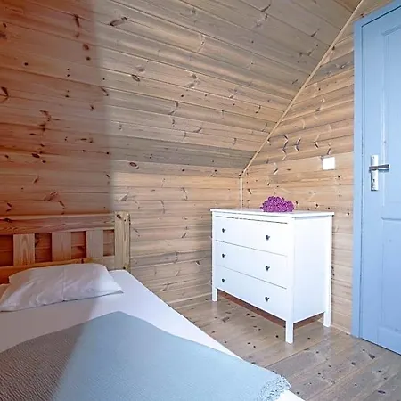 Letniskowe Modrzew 山林小屋