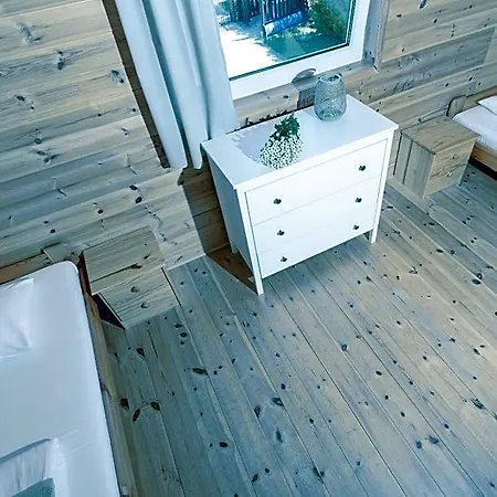 Letniskowe Modrzew 山林小屋